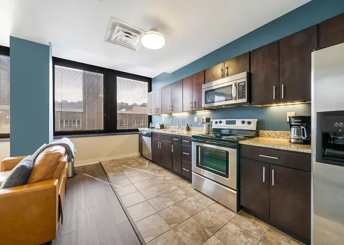 Cozy Chic Downtown 7th Floor Views Fast Wifi 24-7 Gym Lounge Roku Apartment