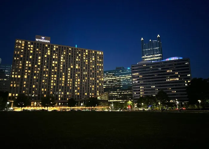 Cozy Chic Downtown 7th Floor Views Fast Wifi 24-7 Gym Lounge Roku Apartment Pittsburgh