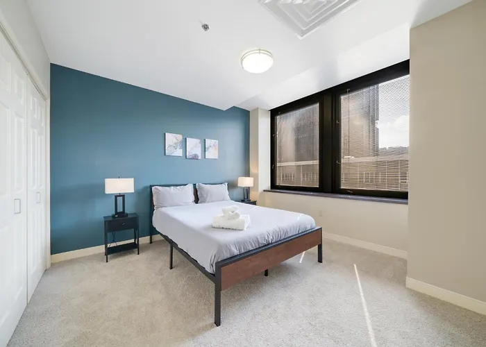 Cozy Chic Downtown 7th Floor Views Fast Wifi 24-7 Gym Lounge Roku * Pittsburgh