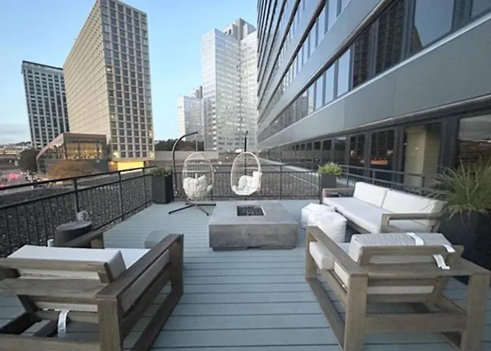 Cozy Chic Downtown 7th Floor Views Fast Wifi 24-7 Gym Lounge Roku